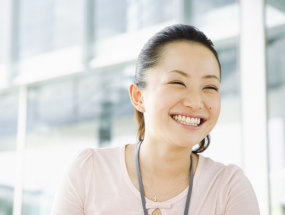 白く輝く天然歯は笑顔も輝く 白く輝く天然歯は笑顔も輝く